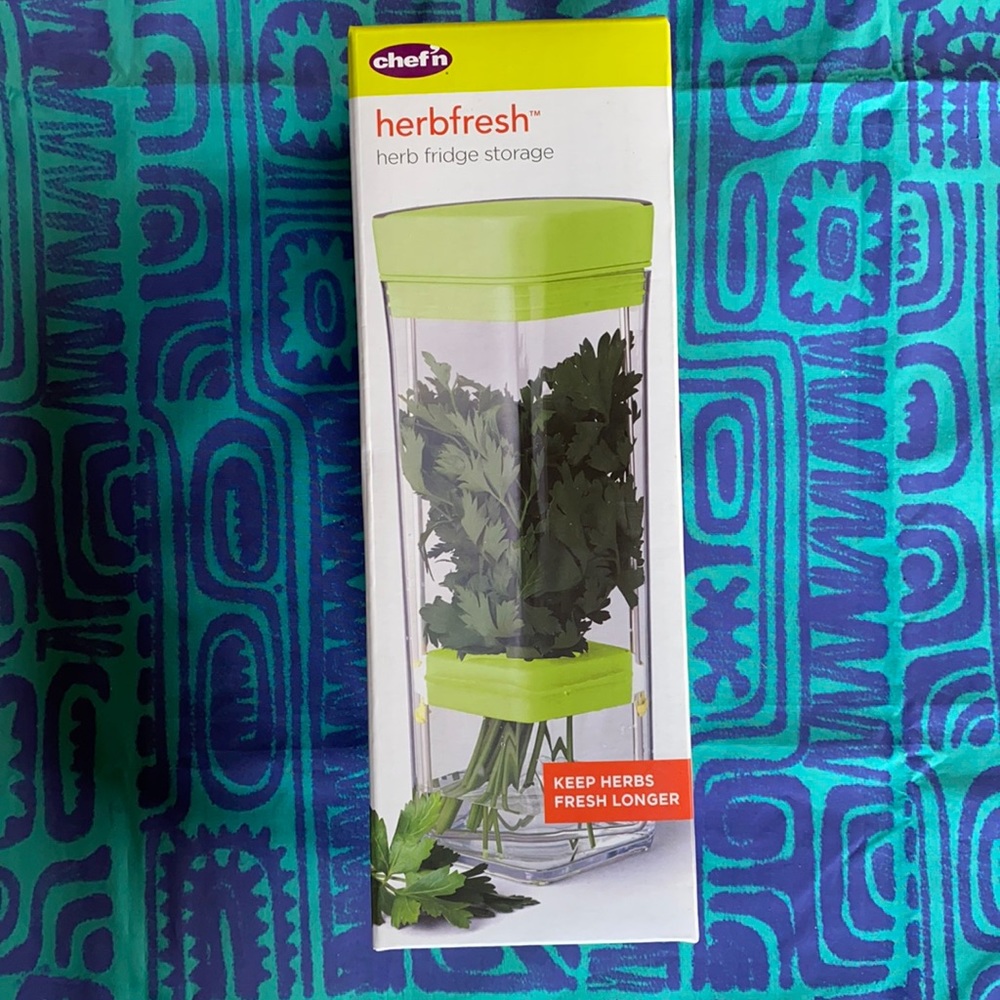 Chef’n Herbfresh Keeps Herbs Fresh Longer